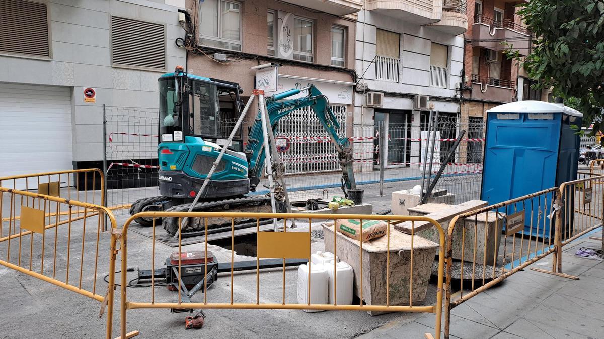 Los trabajos han obligado a cortar buena parte de la vía al tráfico