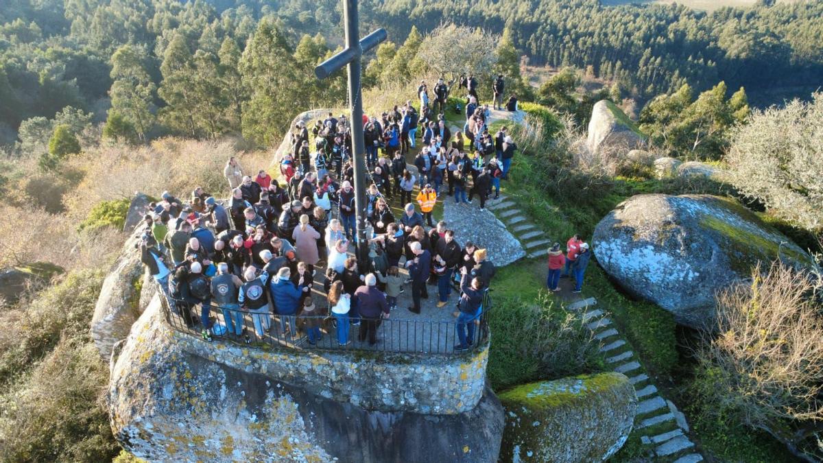 Participantes en las precampanadas de Lobeira.