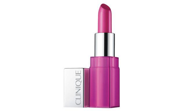 Labial en color morado de Clinique