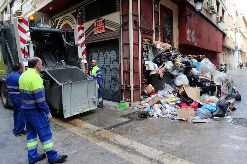 Cuarto día de la huelga de recogida de basuras en el Centro