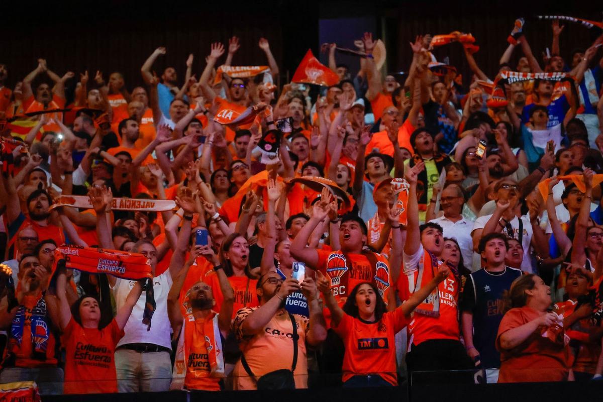 El Roig Arena empuja en busca de la segunda liga