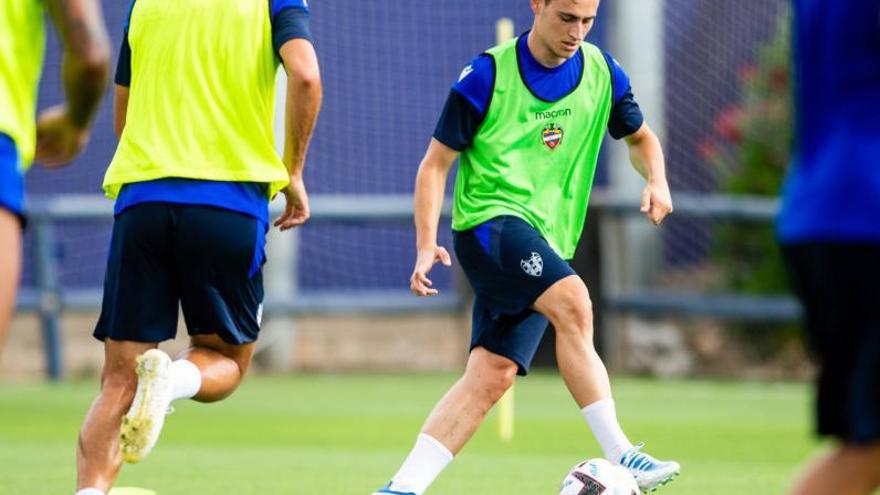 De Frutos, durante el primer entrenamiento del miércoles | LEVANTE UD