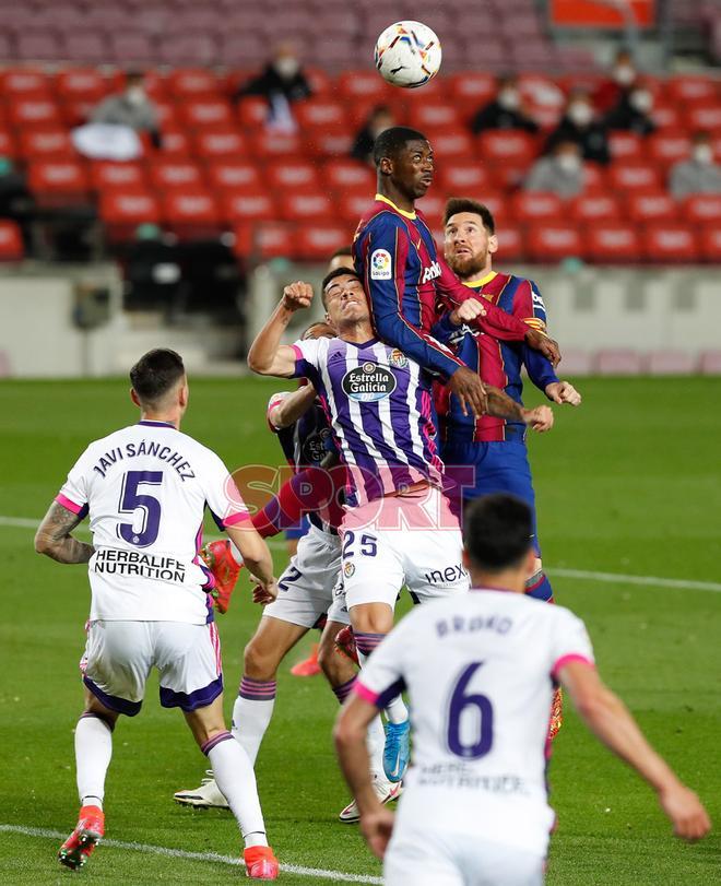 Ousmane Dembelé y Leo Messi en el partido de LaLiga entre el FC Barcelona y el Valladolid disputado en el Camp Nou.