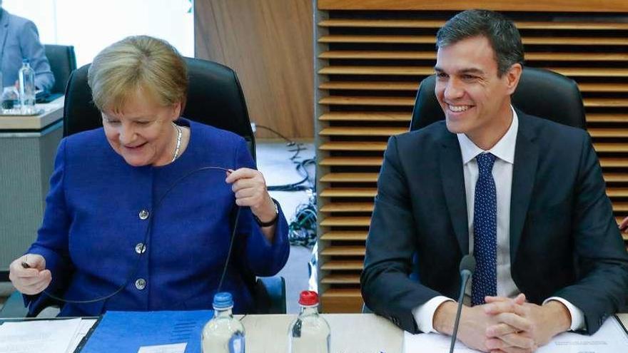 Merkel y Sánchez, ayer en Bruselas, durante la cumbre informal sobre inmigración. // AFP