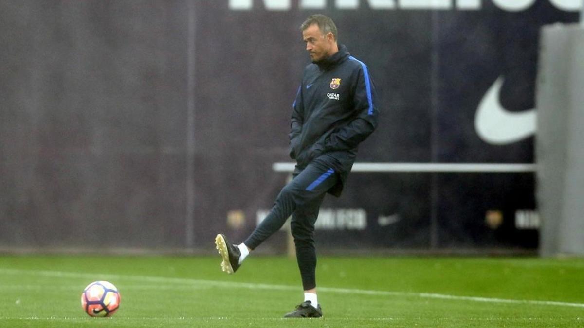 Luis Enrique, en el entrenamiento del viernes en Sant Joan Despí.