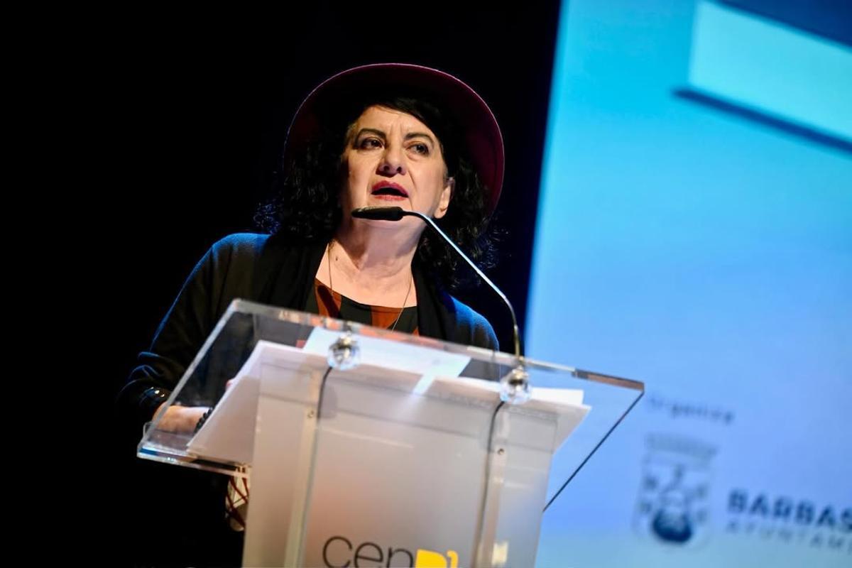 La poeta y Premio Nacional Aurora Luque, durante la lectura del fallo que reconoce a Javier Vicedo Alós con el prestigioso galardón.