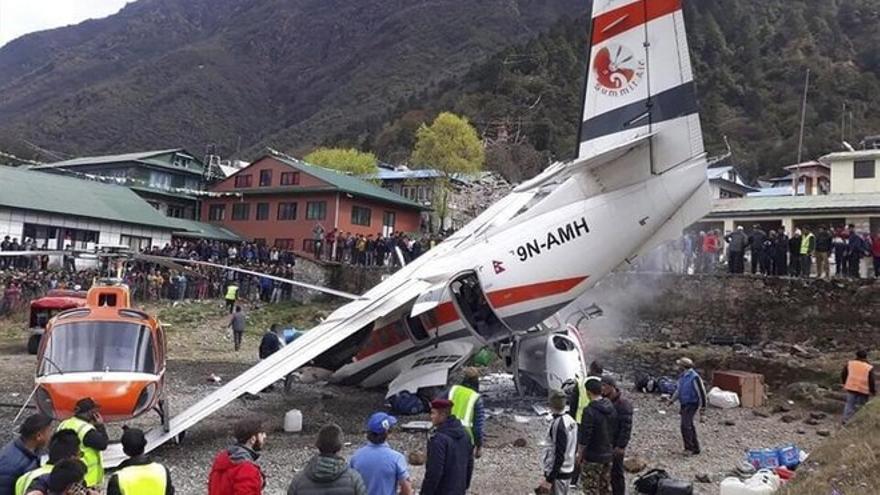 Al menos tres muertos y tres heridos en un accidente de avión en Nepal