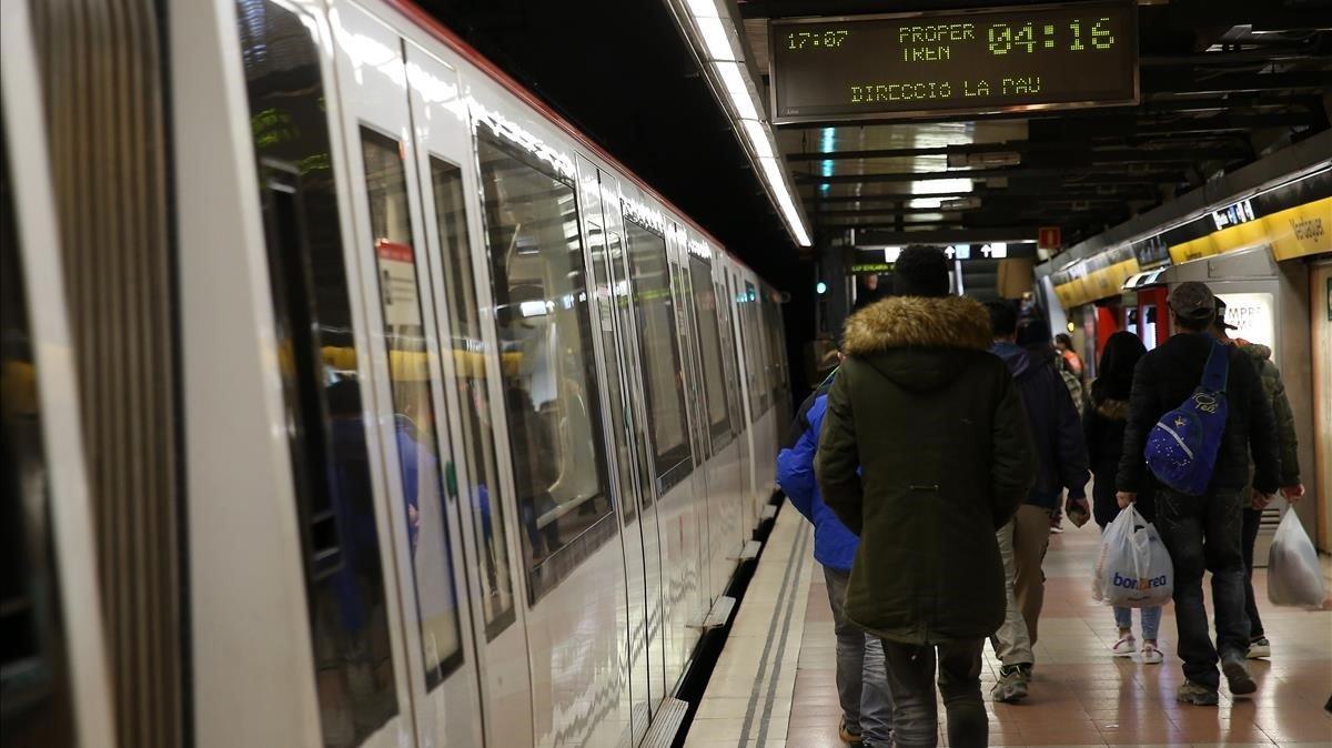 El Metro de Barcelona, en una hora valle de un día laborable.