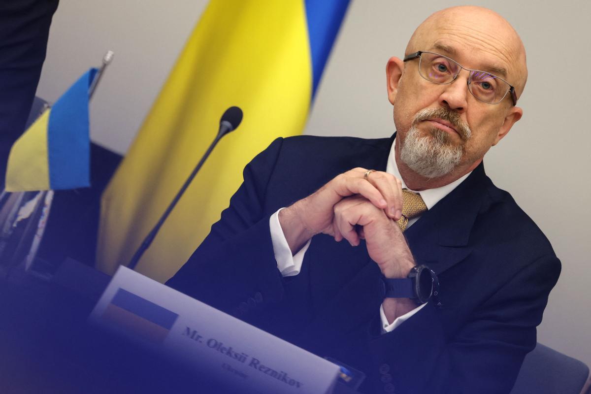 Zelenski destitueix el seu ministre de Defensa
