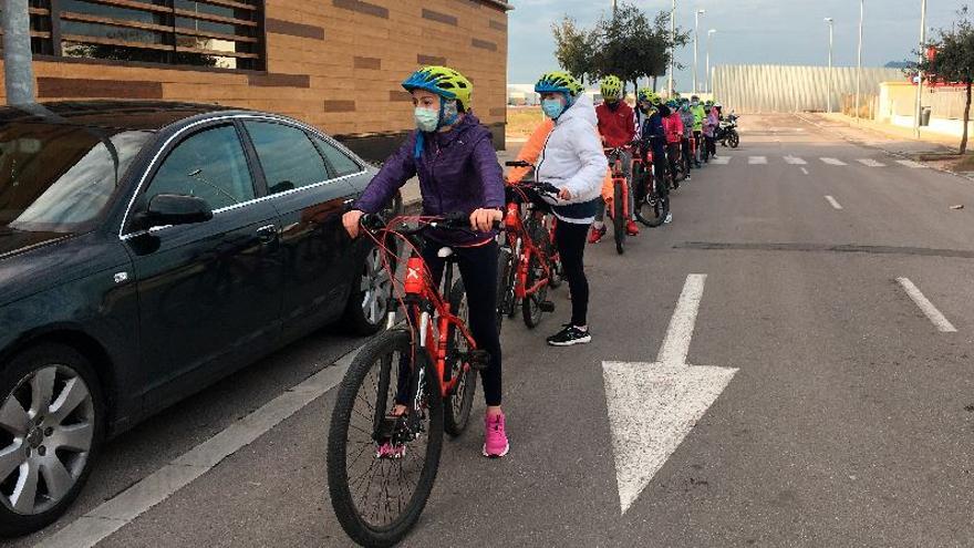 La iniciativa ciclista incluye una salida final por el entorno del IES Broch i LLop