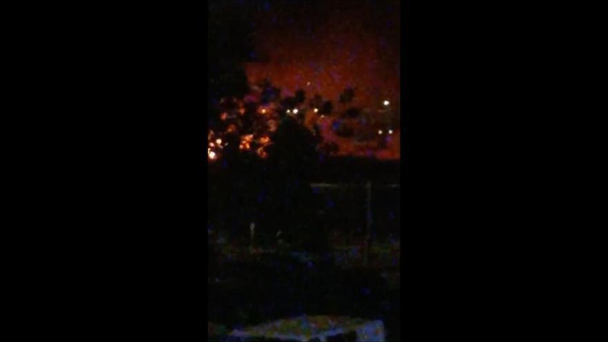 Un incendio en los terrenos de Respol sobresalta a vecinos de la Carretera de Cádiz