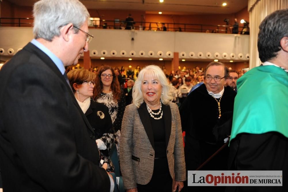 Rosamaría Alberdi, primera enfermera doctora honoris causa de España por la UMU