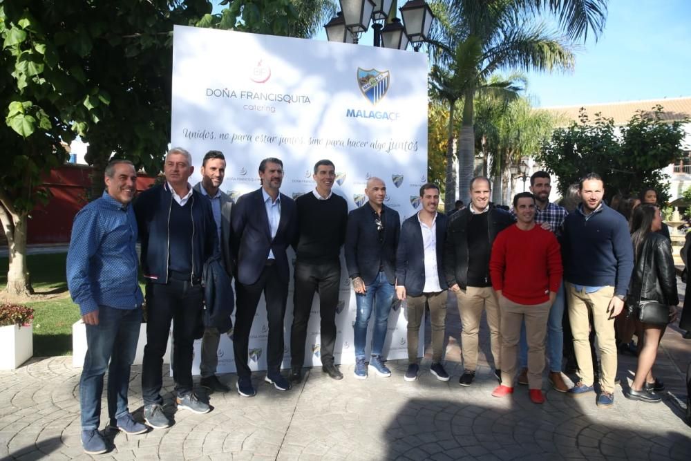 La primera plantilla de los equipos masculino y femenino, cuerpo técnico, directivos y trabajadores confraternizan en un encuentro celebrado en la finca 'La Tosca' de Churriana