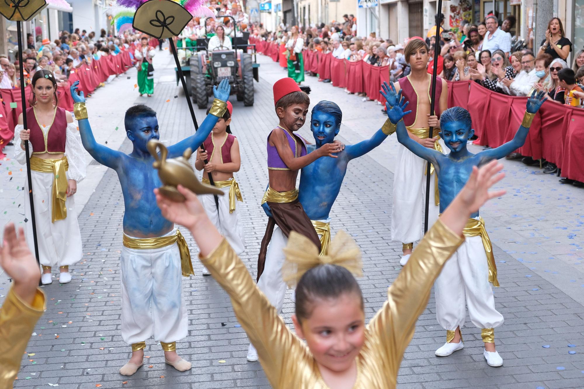 Genios y tesoros en el Desfile Infantil de Elda