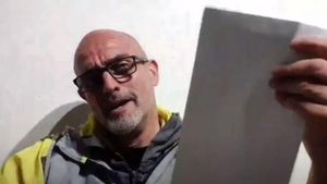 El policia d’Alacant que vol donar «dues hòsties» a Ximo Puig imparteix cursos sobre gestió d’estrès i maneig d’armes