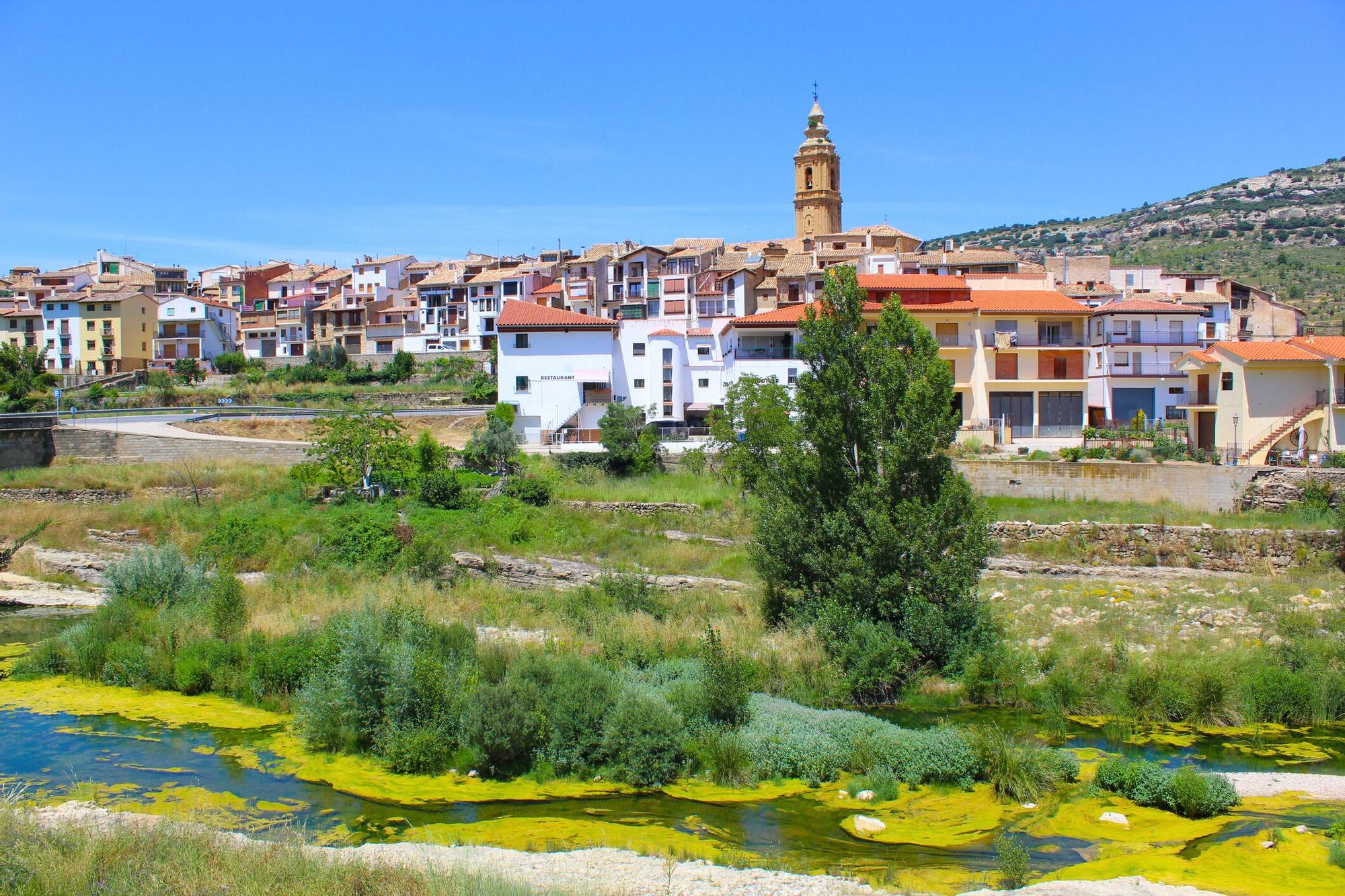 Este pueblo te hará vovler a la Edad Media gracias a su plaza medieval
