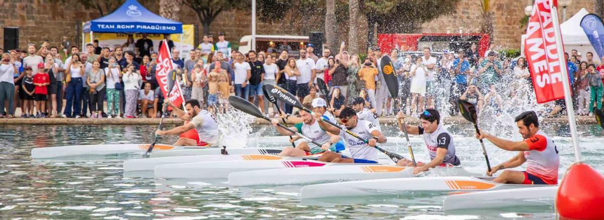 Viel Platz haben die Kanuten in dem Becken im Parc de la Mar nicht. Da ist es klar, dass es auf der Strecke zu Gerangel kommt.  | FOTO: LAURA GUERRA