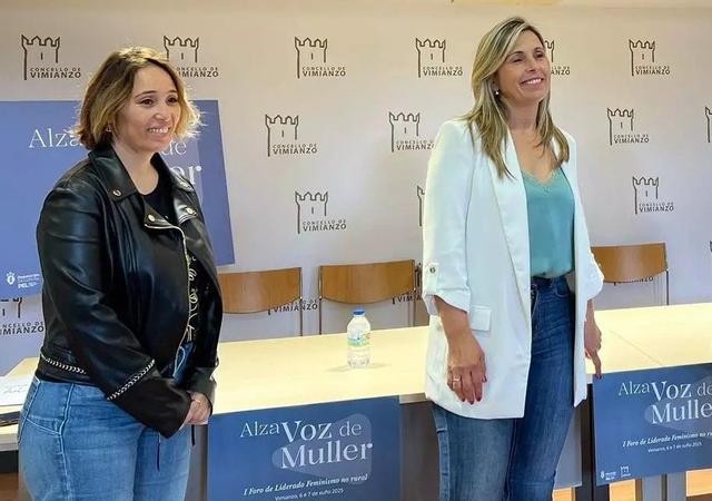 A edil de Benestar Social, María José Pose, esquerda, e a alcaldesa, Mónica Rodríguez.