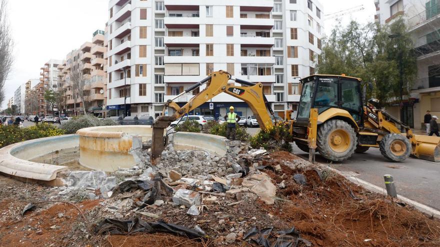 La retirada de la fuente de Enrique Fajarnés durará varios días