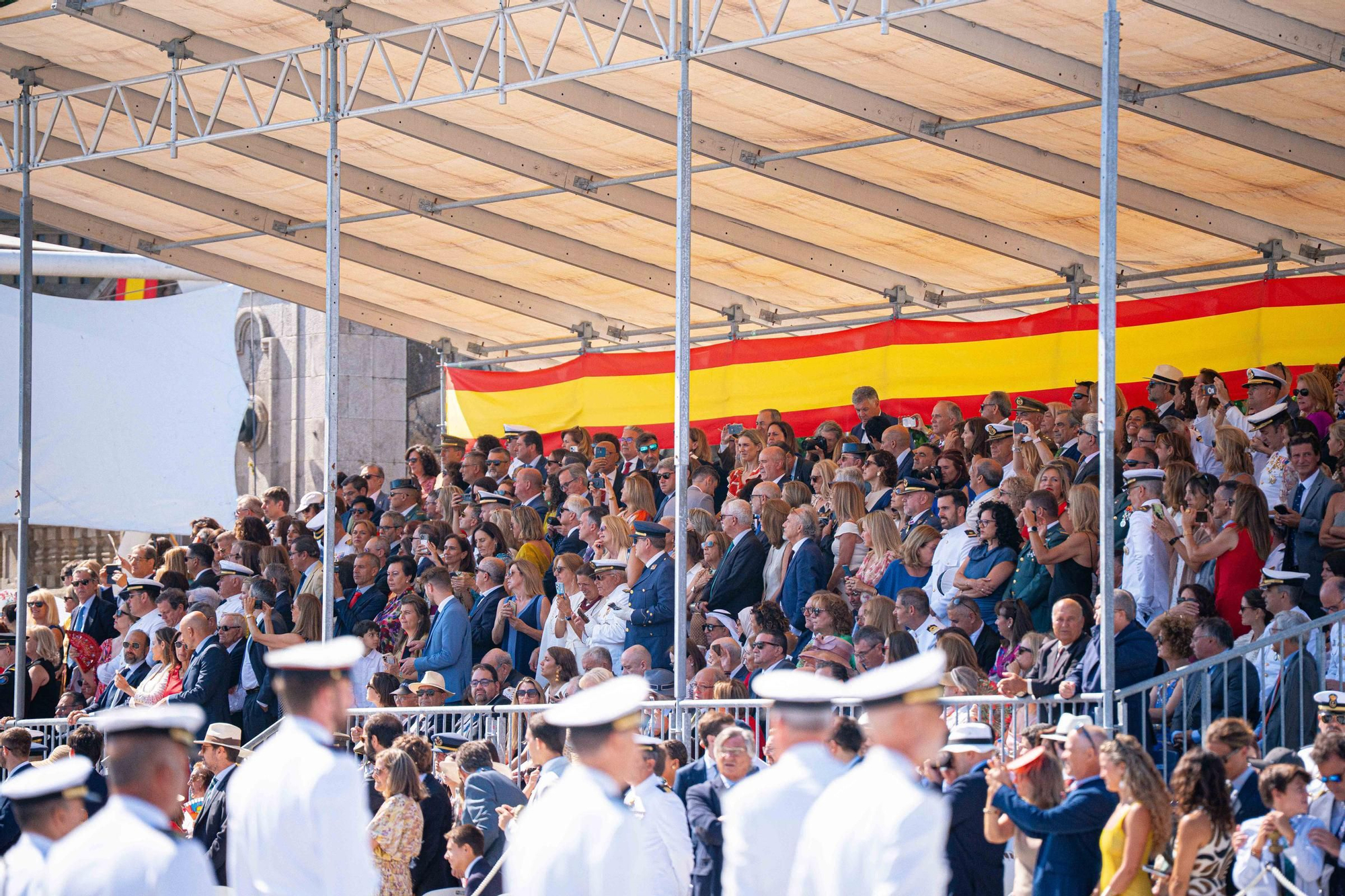 Leonor recibe de manos de Felipe VI la Gran Cruz del Mérito Naval en Marín