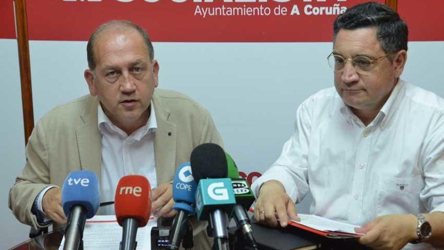 Xoaquín Fernández Leiceaga y José Manuel Dapena en el Ayuntamiento.