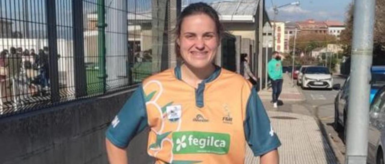 Marta Varela Fernández con el uniforme de colegiada. |