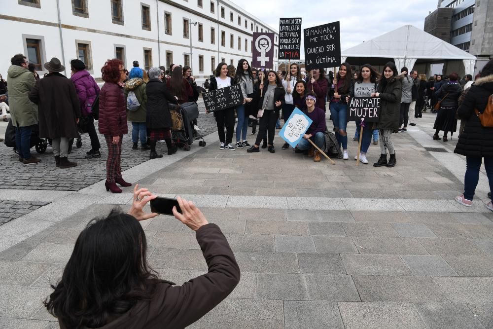 Colectivos feministas se concentran en la Fábrica de Tabacos en una "huelga sin precedentes"