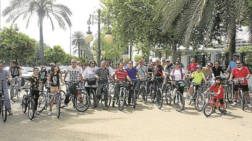 Una ‘bicifestación’ reclama la ejecución de carriles bici en Córdoba