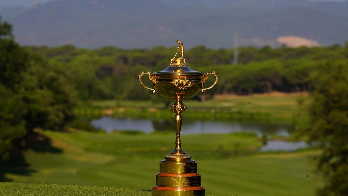 El trofeu de la Ryder Cup al camp de Caldes de Malavella.