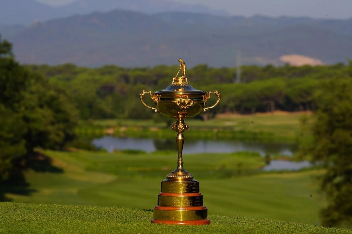 El trofeu de la Ryder Cup al camp de Caldes de Malavella.