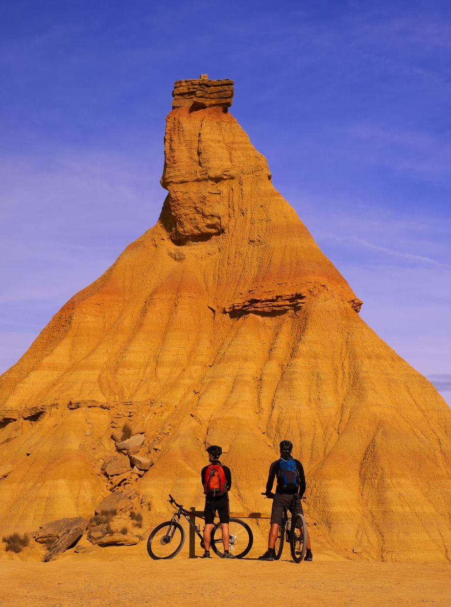 En bici por las Bardenas Reales.