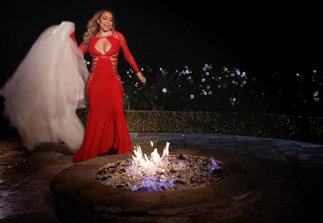 Mariah Carey quema su vestido de novia en su último videoclip