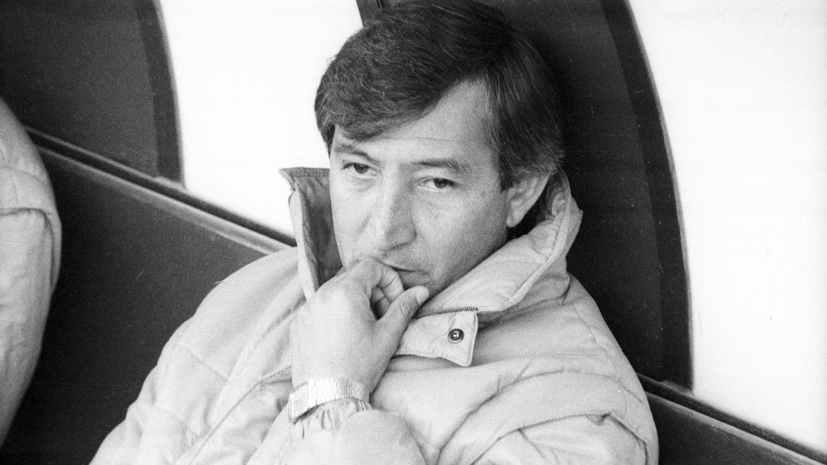 Jurado en el banquillo del Hércules en 1984.