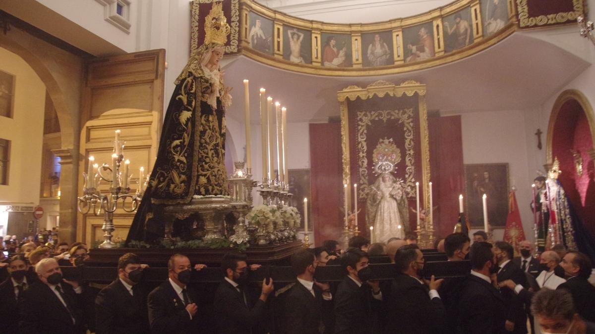 Rosario vespertino de la Virgen del Traspaso y Soledad, de Viñeros.