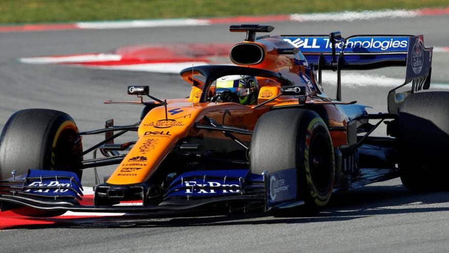 El piloto de McLaren Lando Norris vuela en Montmeló.