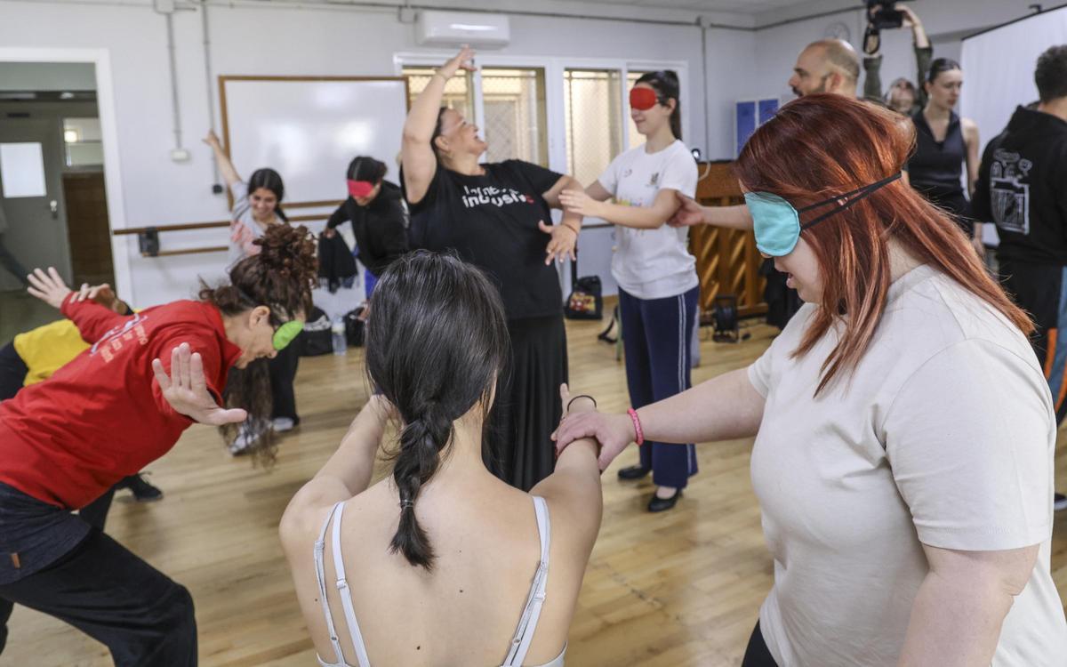 Clase de flamenco para personas invidentes en el Conservatorio Superior de Danza de Alicante