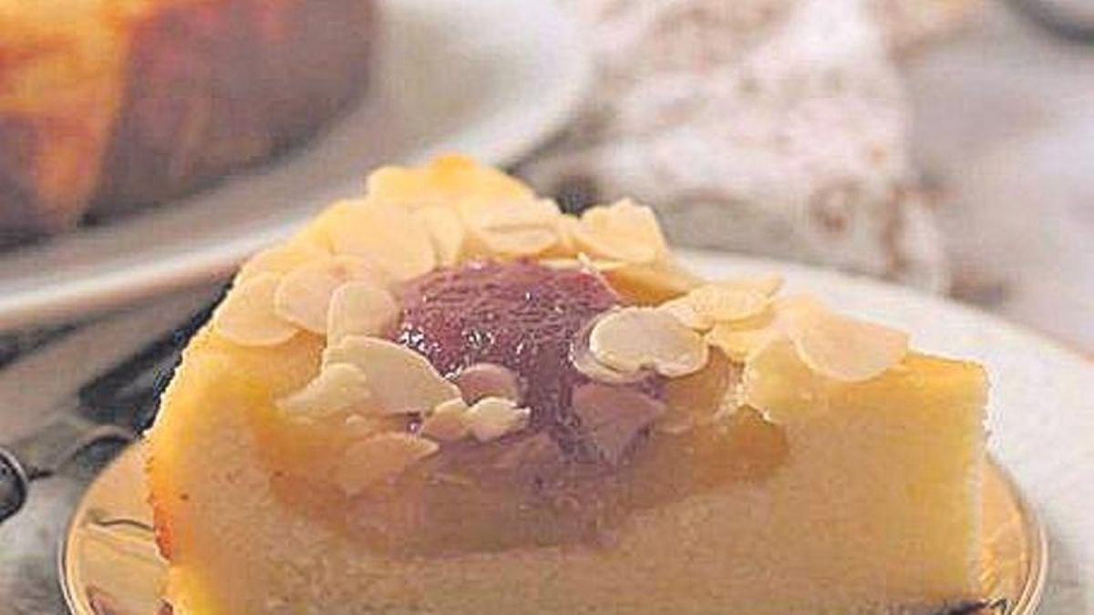 Tarta de queso y manzanas.