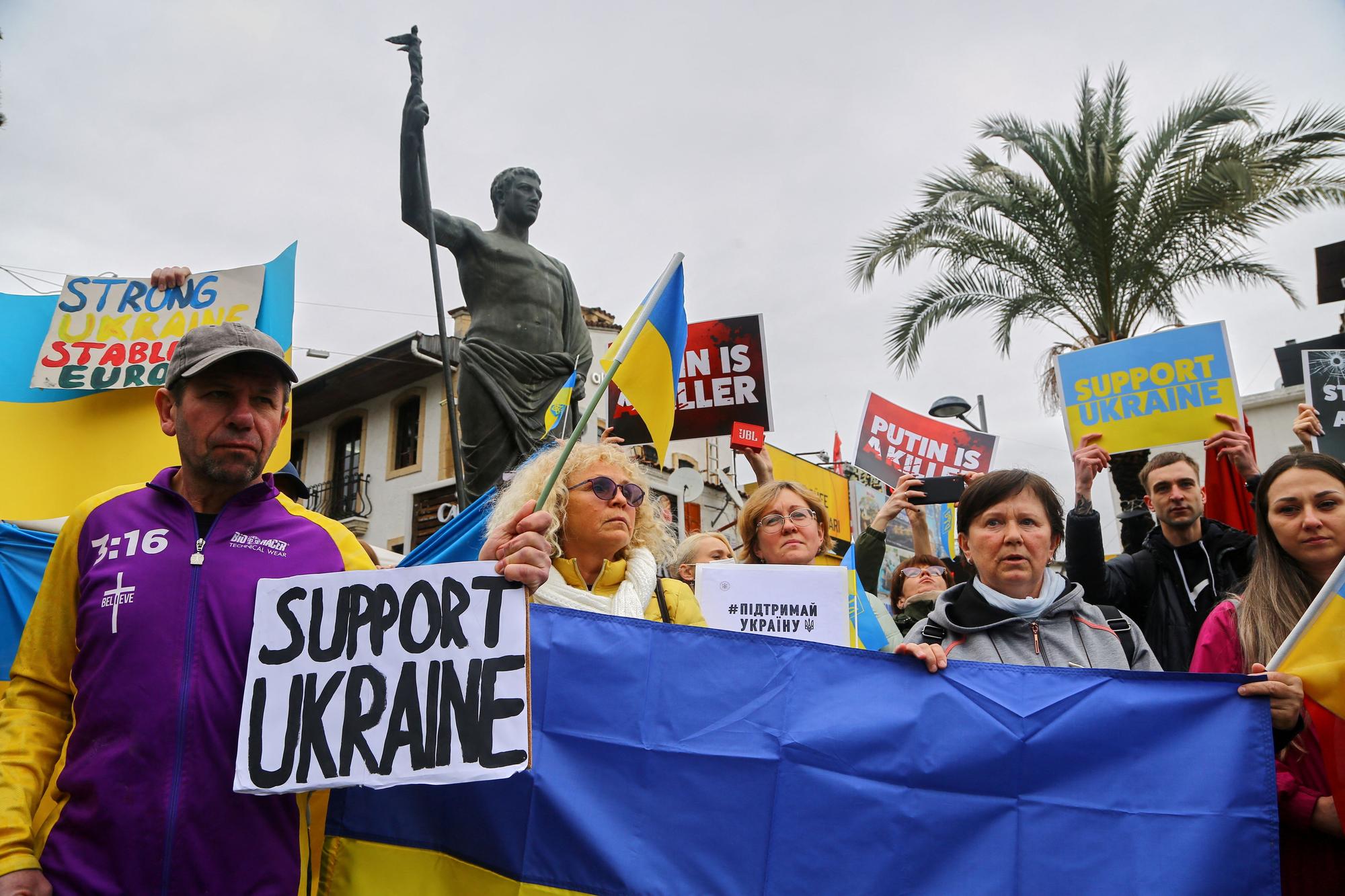 Protest in support of Ukraine, in Antalya