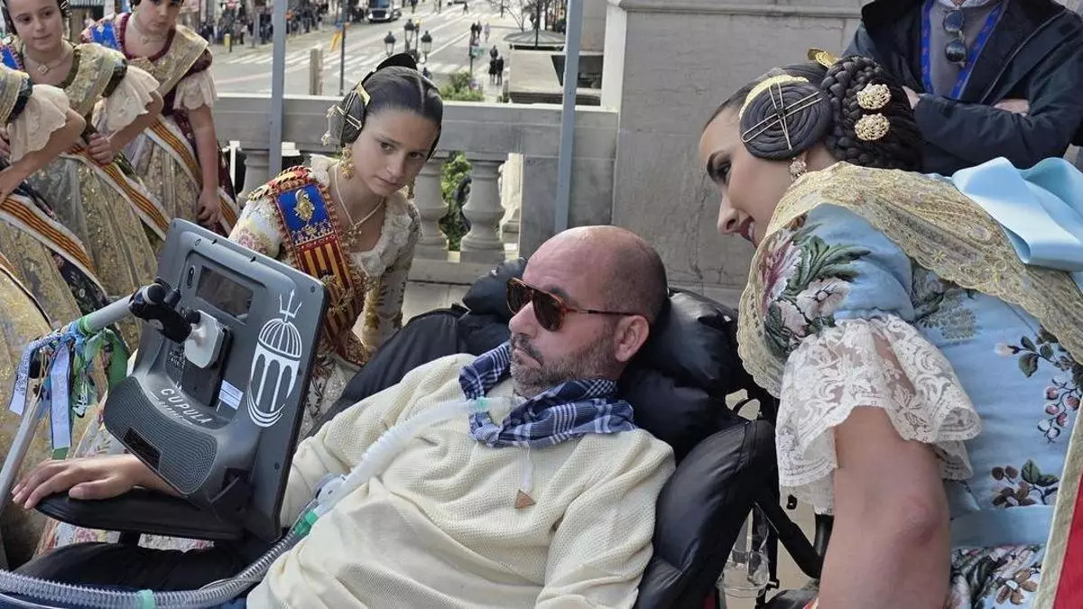 "Estáis preciosas", el mensaje de Jordi Sabaté a las falleras mayores y cortes de honor