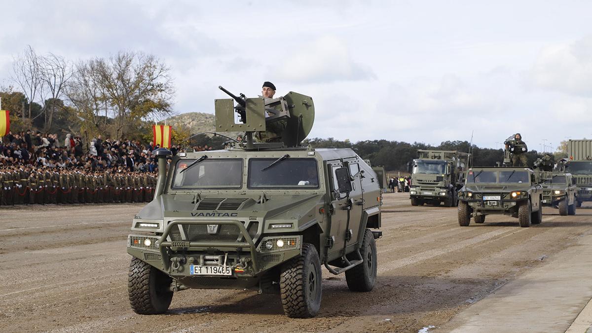Efectivos de la Brigada X, con base en Cerro Muriano, en un desfile por el día de la patrona de Infantería.