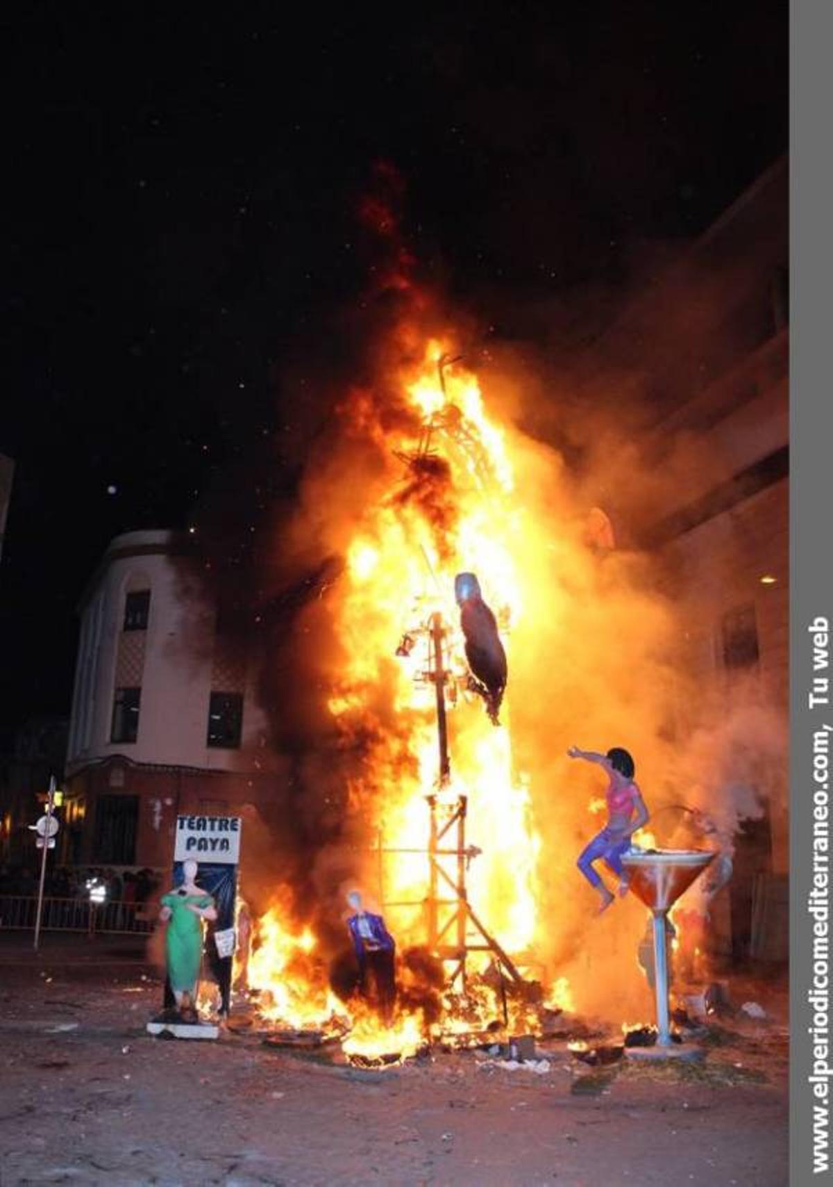 GALERÍA DE FOTOS - El fuego devora las fallas de la provincia.
