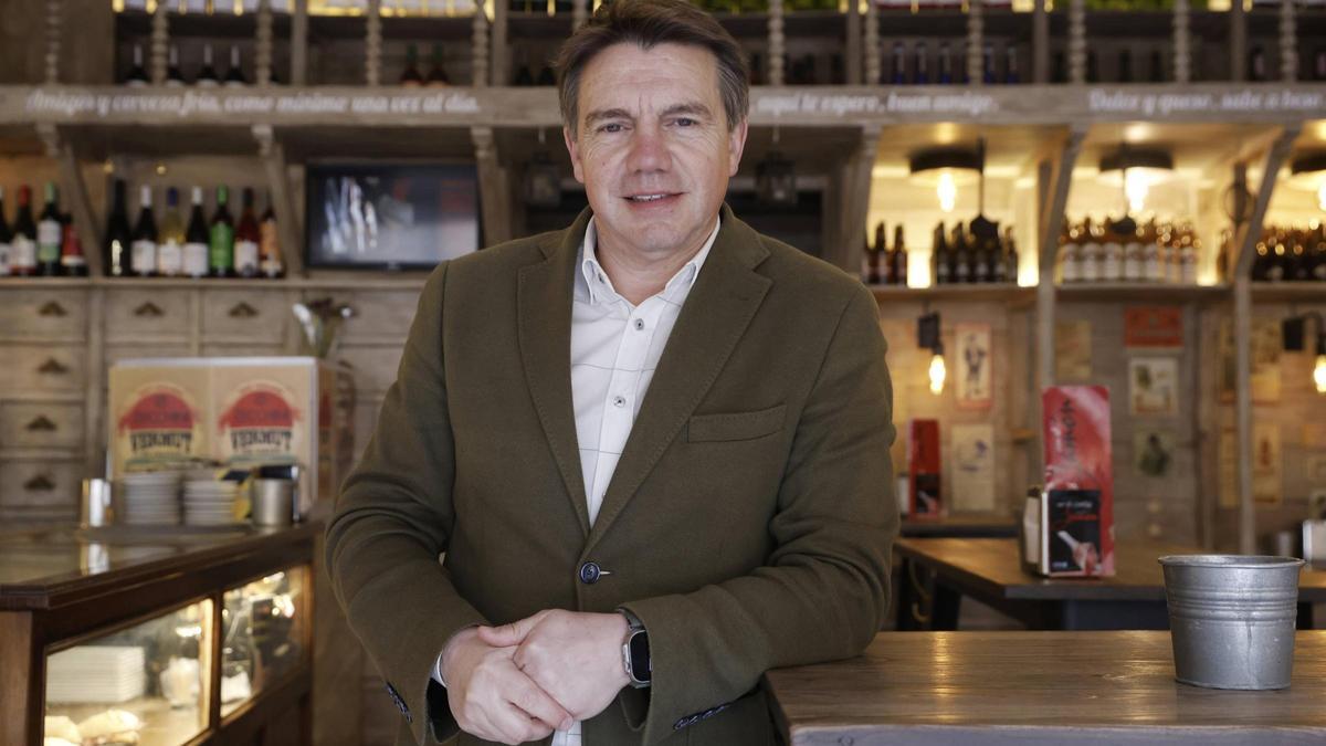 José Luis Álvarez Almeida, presidente de Otea y de Hostelería de España, posando para LA NUEVA ESPAÑA, este viernes por la mañana, en Oviedo.