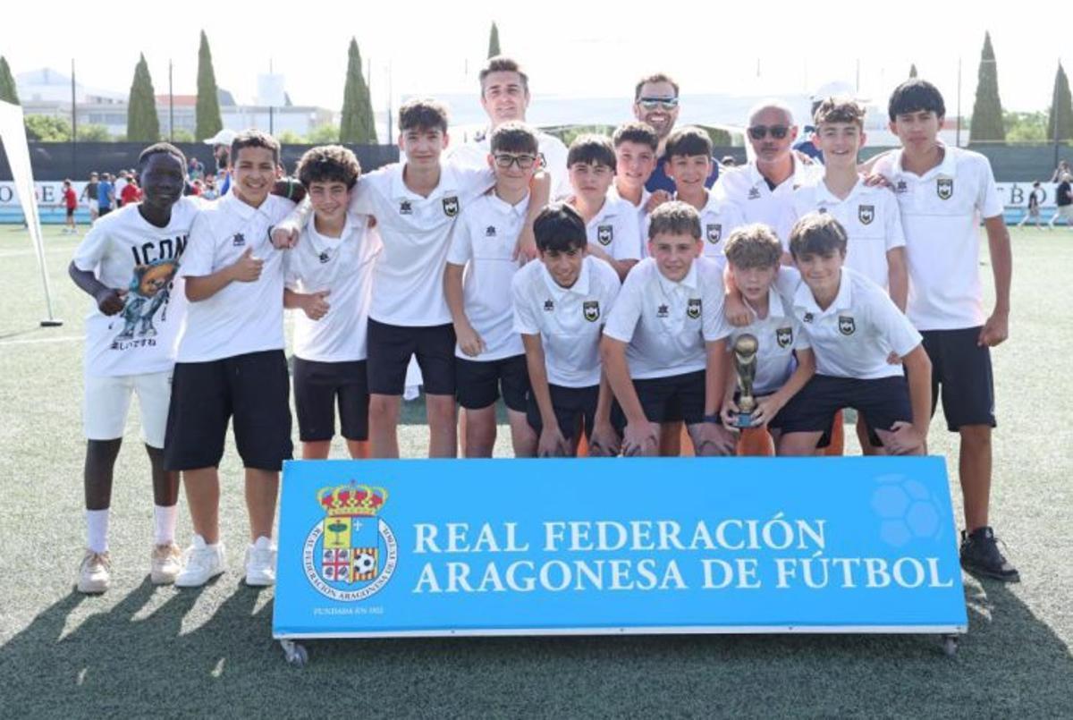 El equipo infantil se proclamó campeón de liga. | SERVICIO ESPECIAL