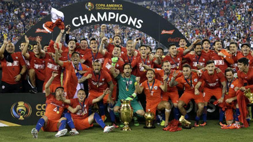 La selección de Chile celebra la victoria en la Copa América