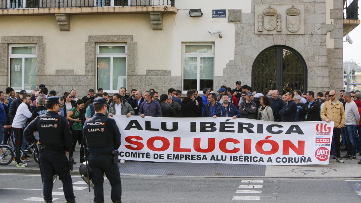 Concentración de trabajadores de Alu Ibérica