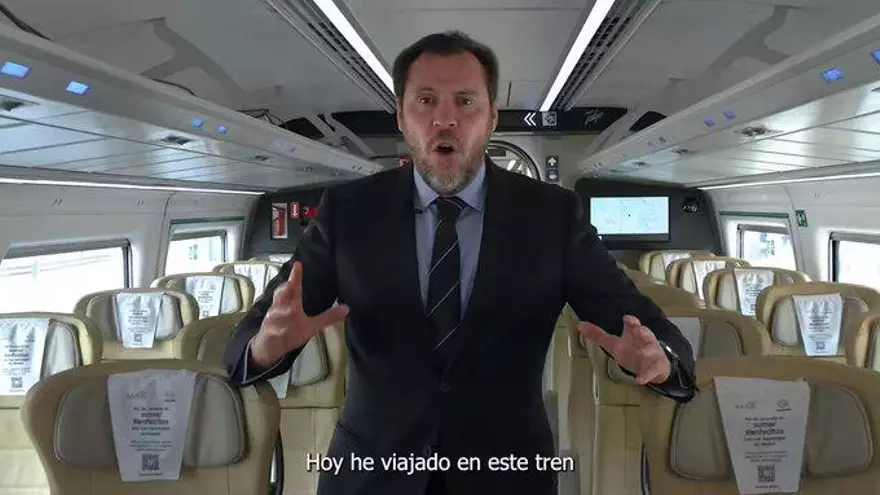 El ministro Puente viaja en tren entre Cáceres y Plasencia a 303 kms/hora