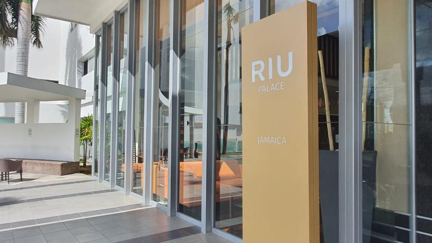 RIU espera reabrir antes de fin de año sus hoteles en Jamaica