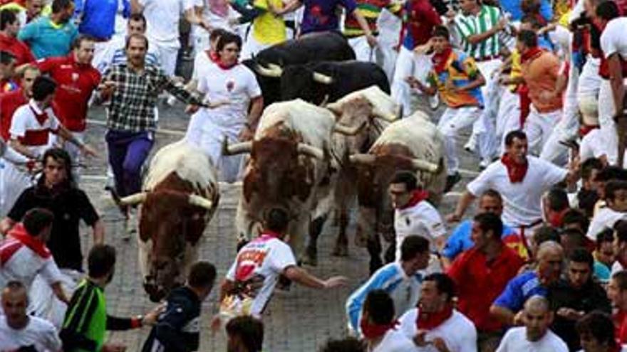 Peligroso cuarto encierro de Sanfermines, pero sin corneados