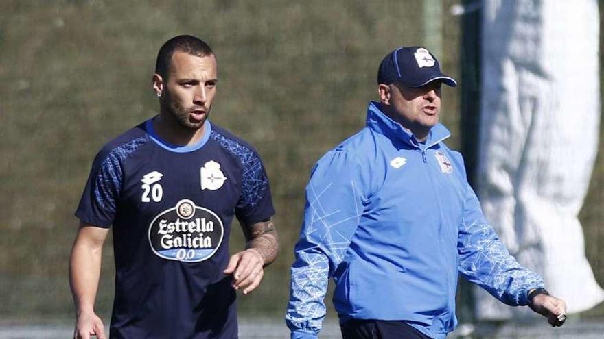 Guilherme, junto a Pepe Mel, durante un entrenamiento en la ciudad deportiva.