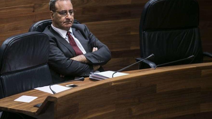 Fernando Lastra, durante el Pleno de ayer en la Junta.